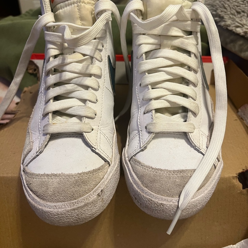 Nike White and Green Blazer - Picture 2 of 4